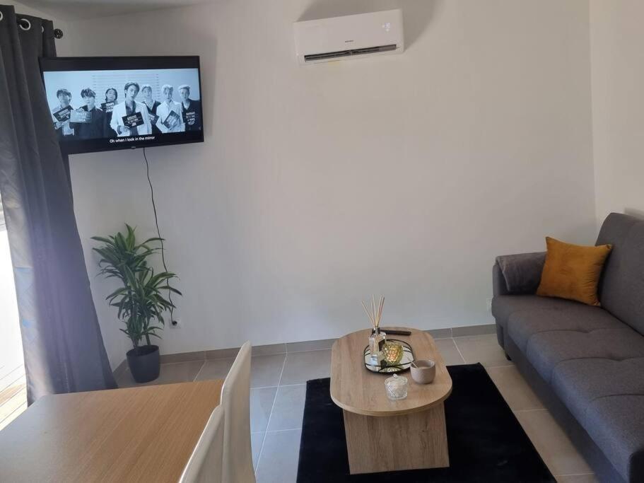 Holiday home Maison Cosy Avec Petit Jardin